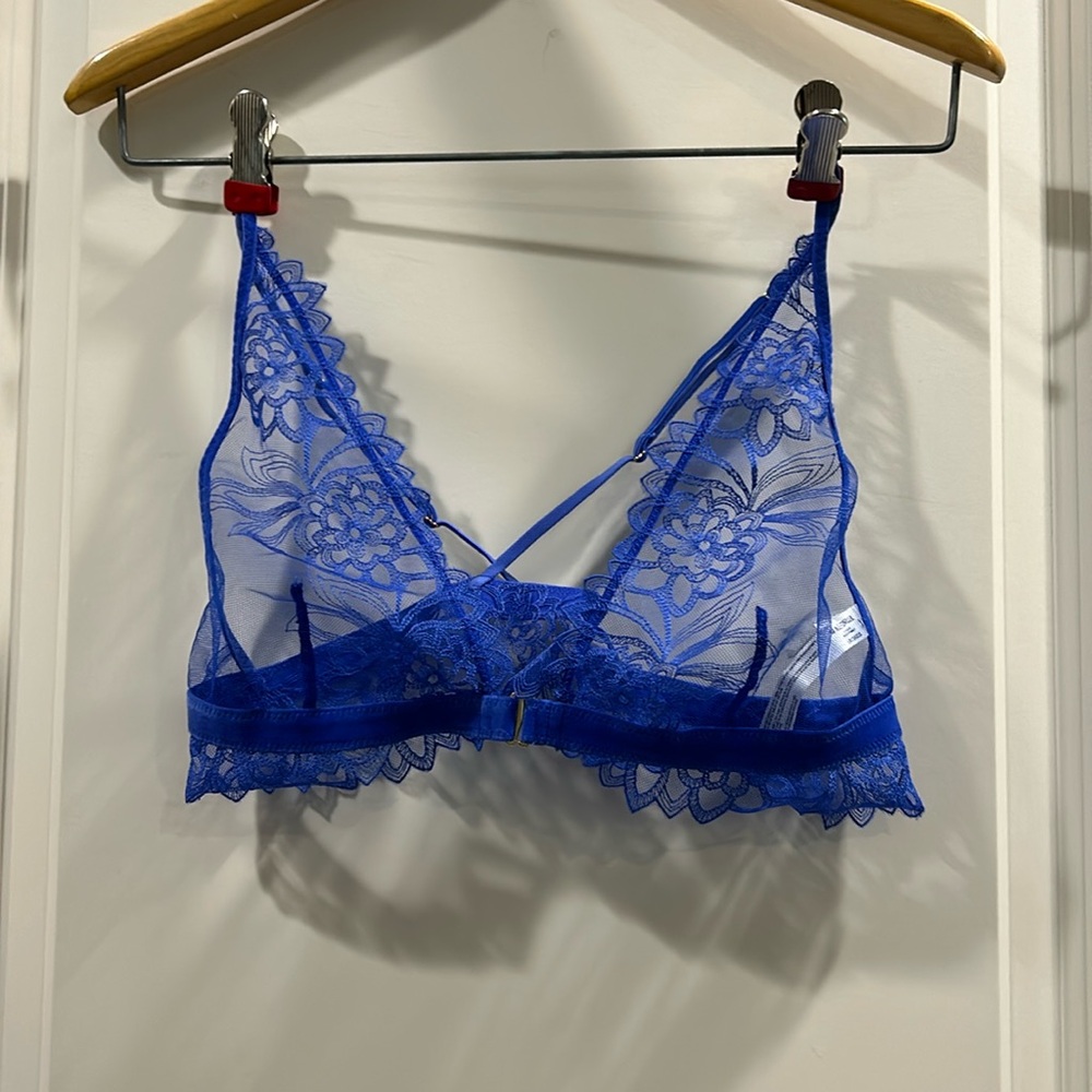 NWOT Free People Intimately sheer Lace velvety Bralette crisscross front clasp S